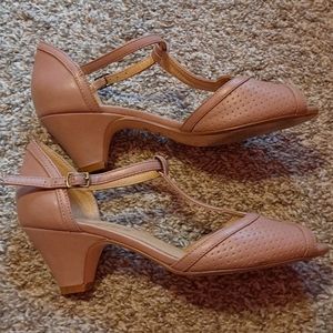 Chelsea Crew Sandals T-strap Heels